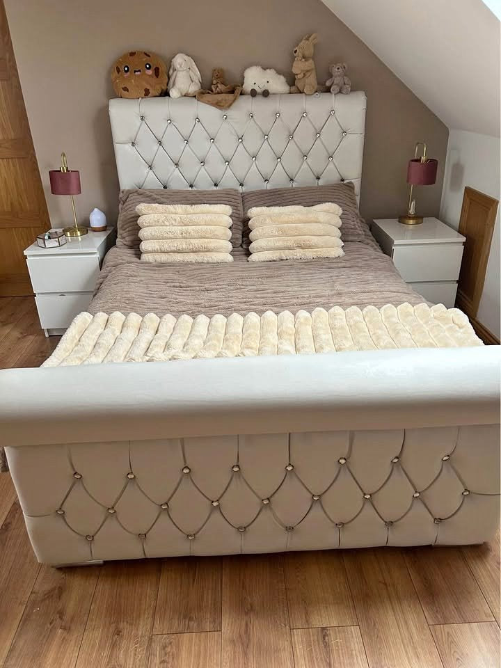 Bramble sleigh bed