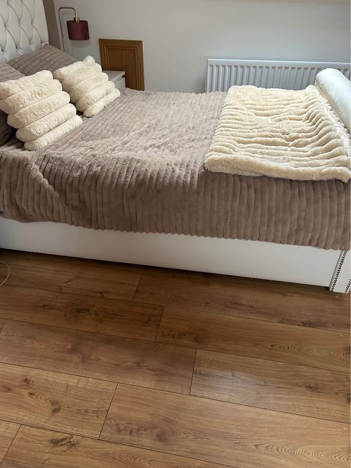 Bramble sleigh bed