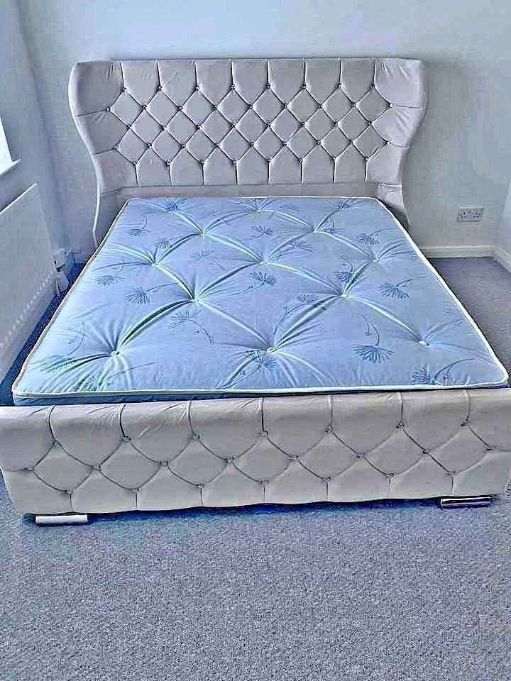 Prestige Comforter Oxford Wingback bed