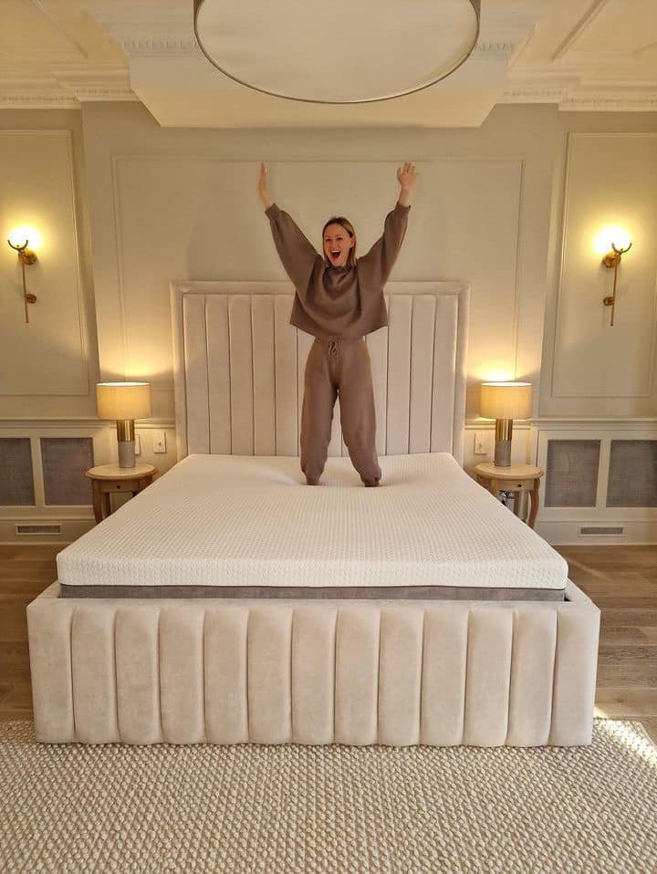 Signature Panel Line bed